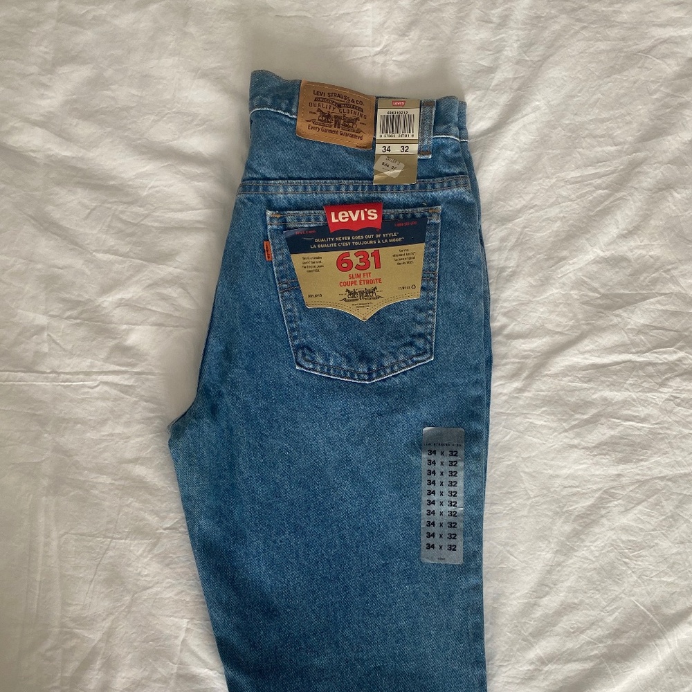 NWT Deadstock Vintage 1990s/2000s Levi’s 631 Slim Fit Mom Jean light wash